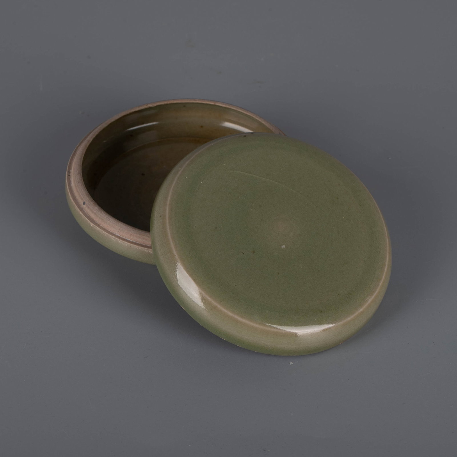 Song celadon box - 2