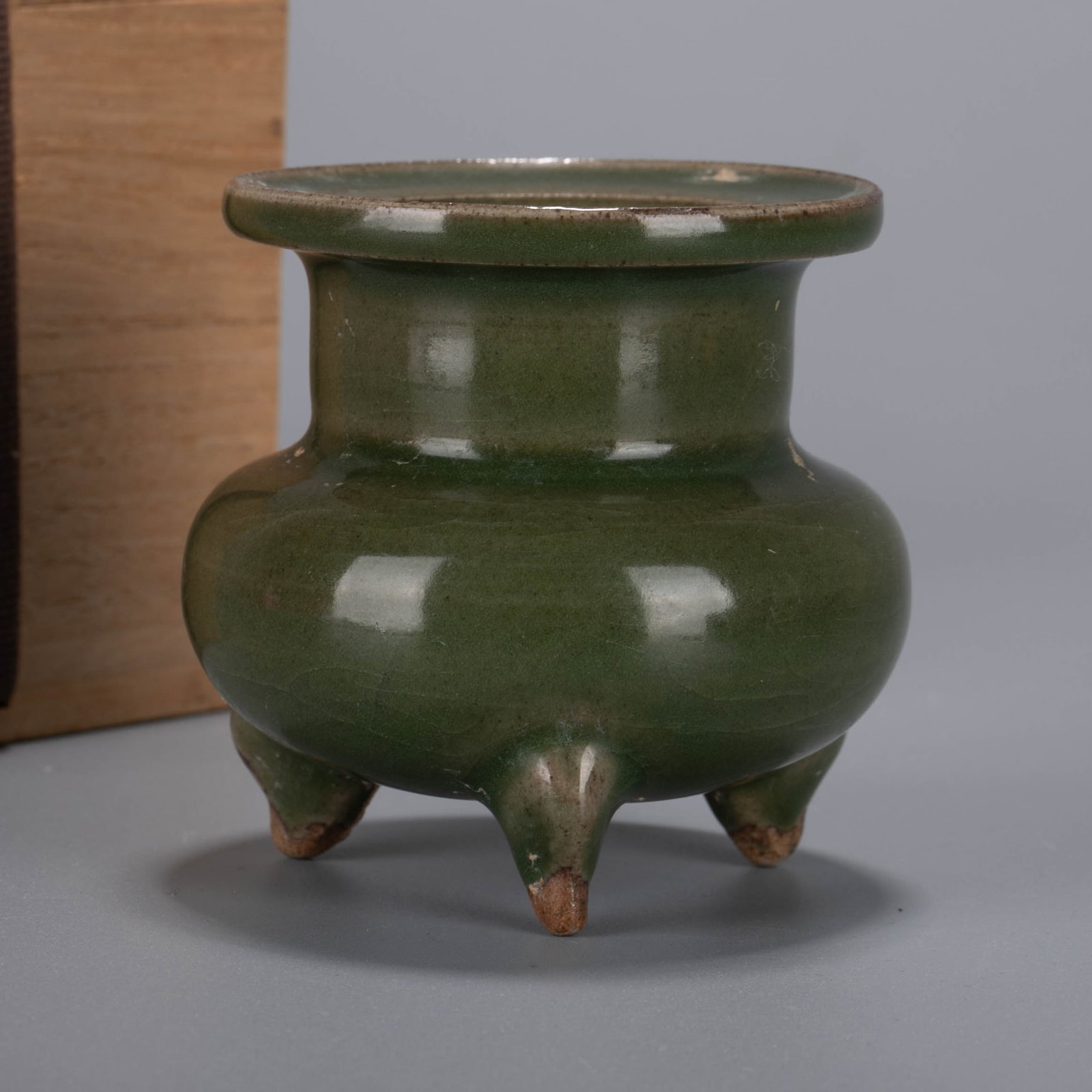 Song celadon incense burner (1 of 6)