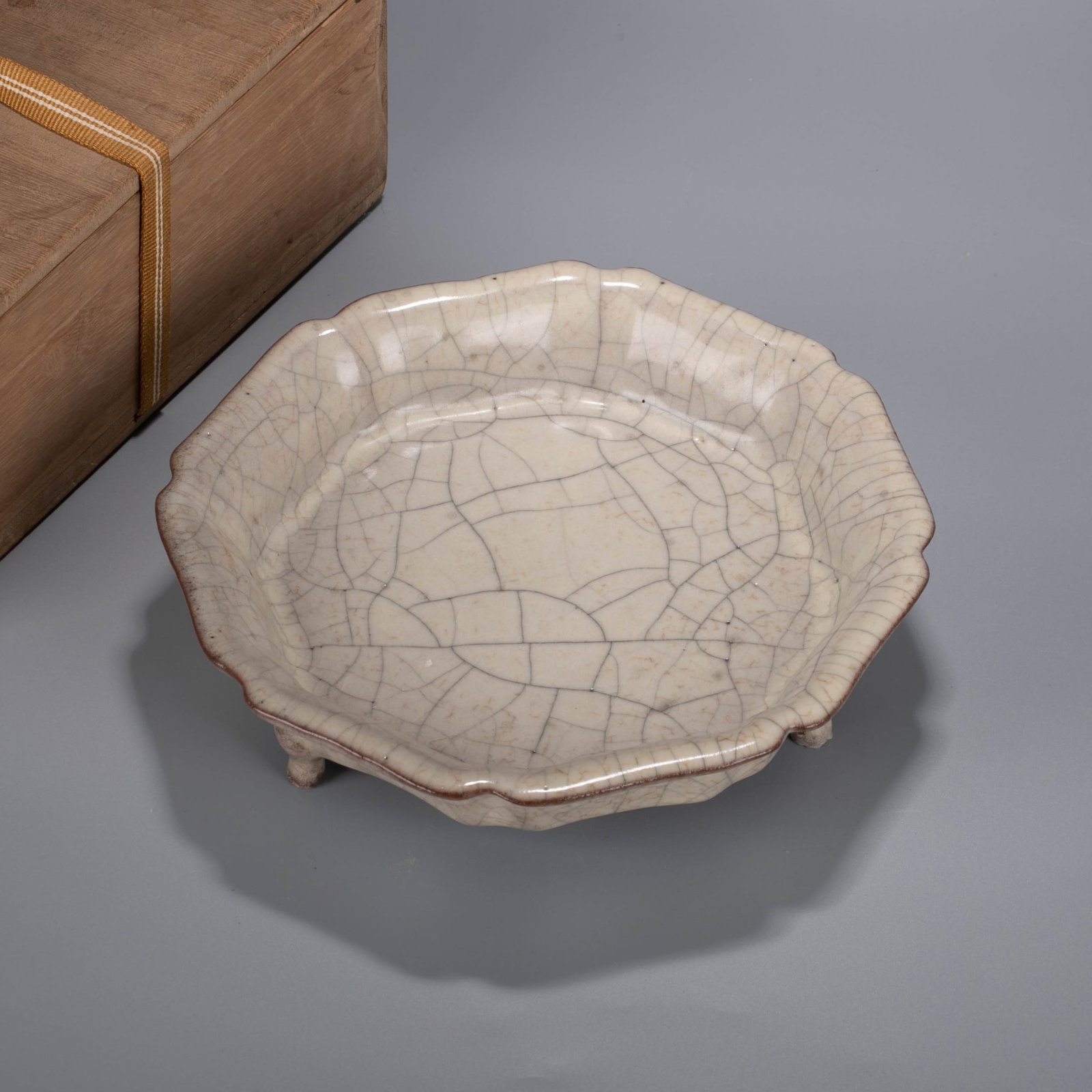 Song Dynasty Ge ware three-legged brush washer (1 of 7)