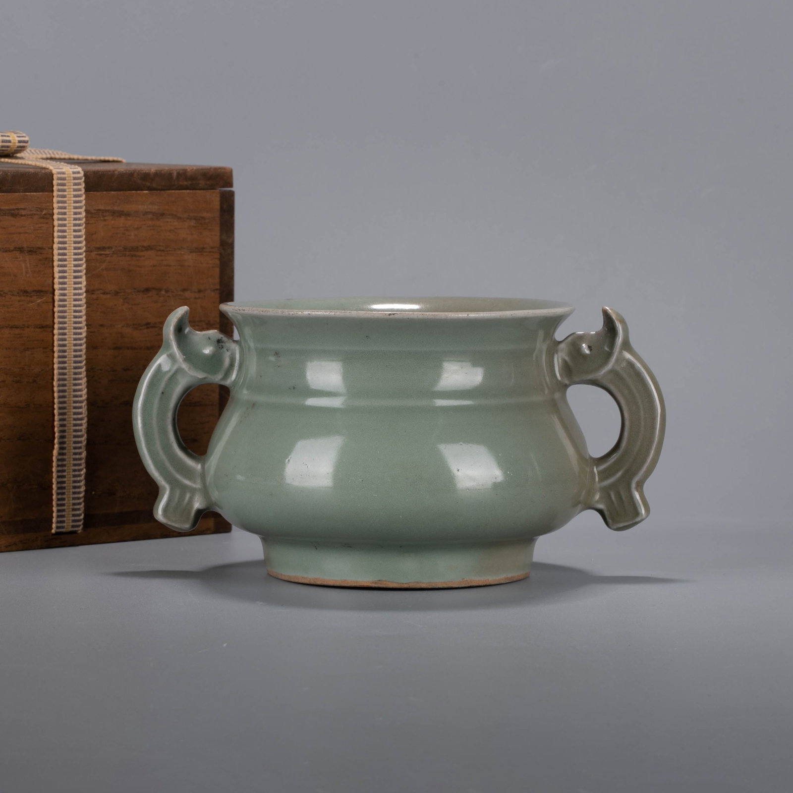Southern Song Dynasty Longquan gui-form incense burner: Southern Song Dynasty Longquan gui-form incense burner