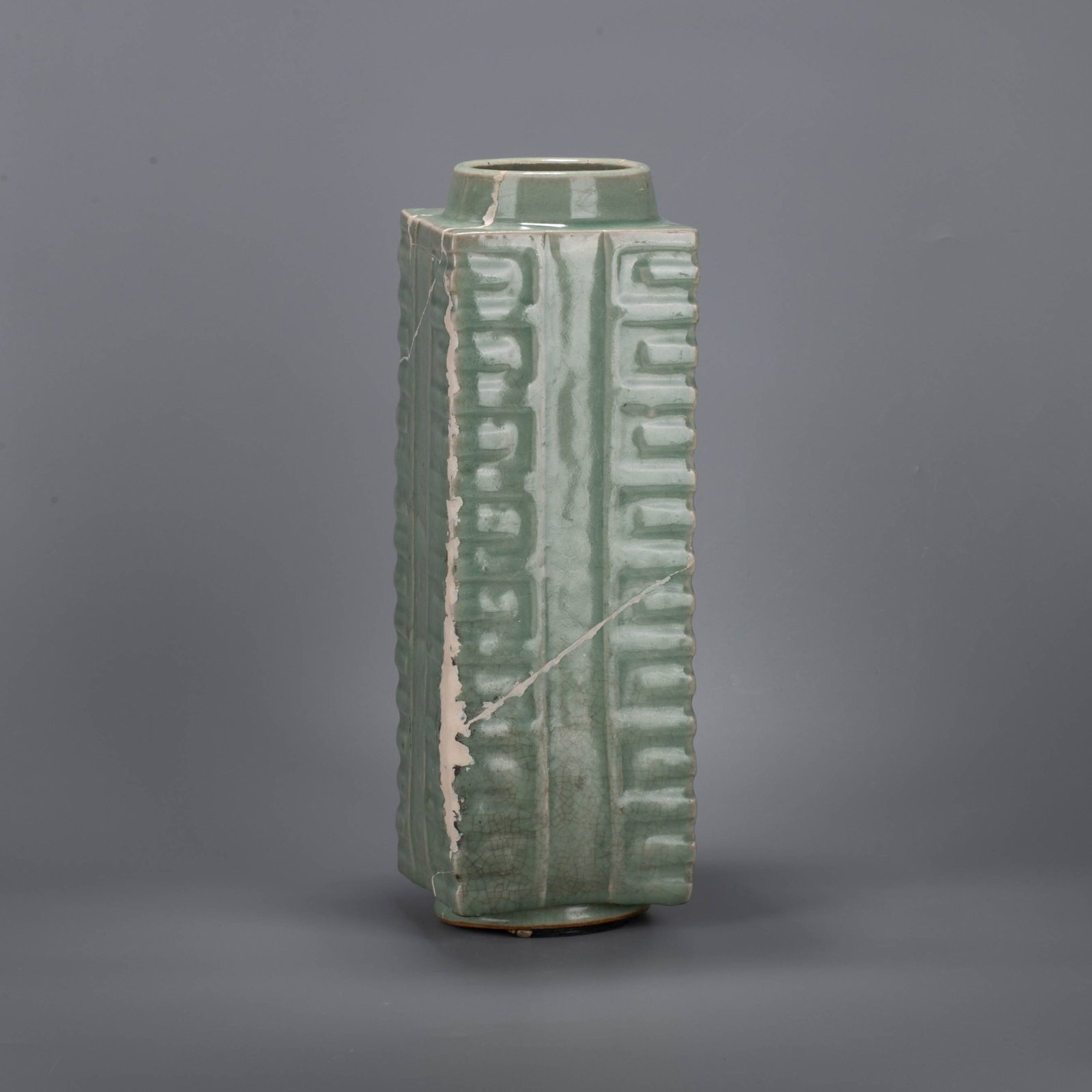 Southern Song Dynasty Longquan large cong-form vase (1 of 7)