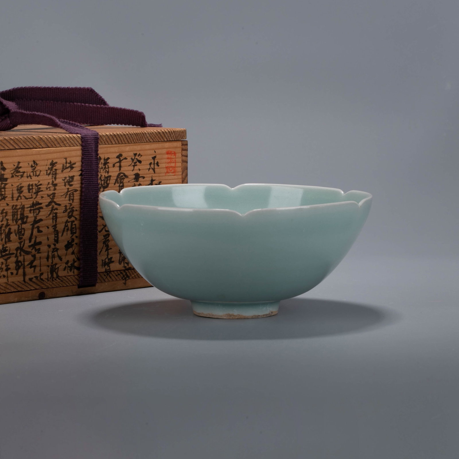 Southern Song Dynasty Longquan ware lobed rim bowl (1 of 10)