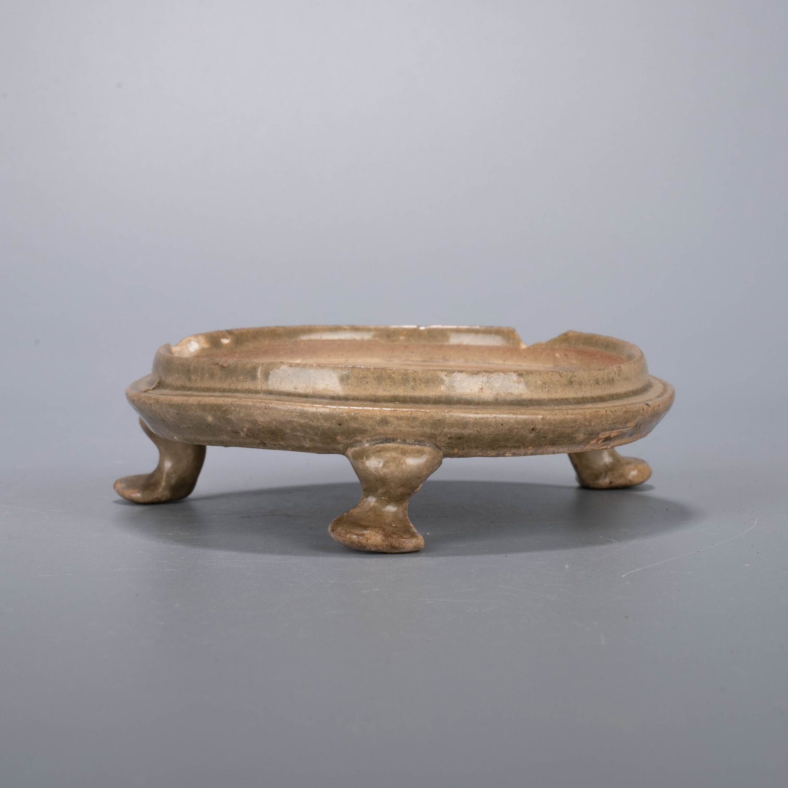 Celadon three-legged inkstone - 3