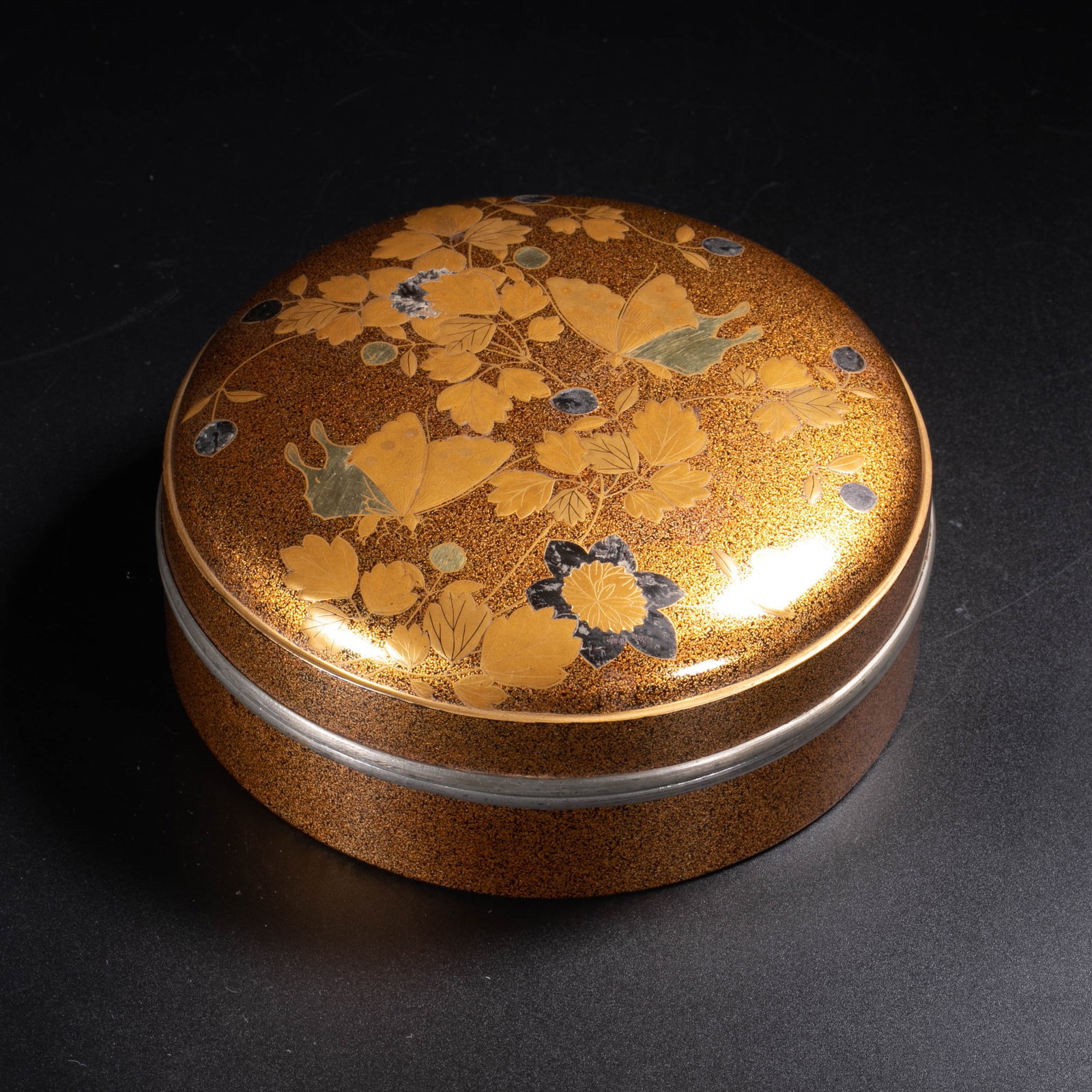 Gold maki-e document box - 2