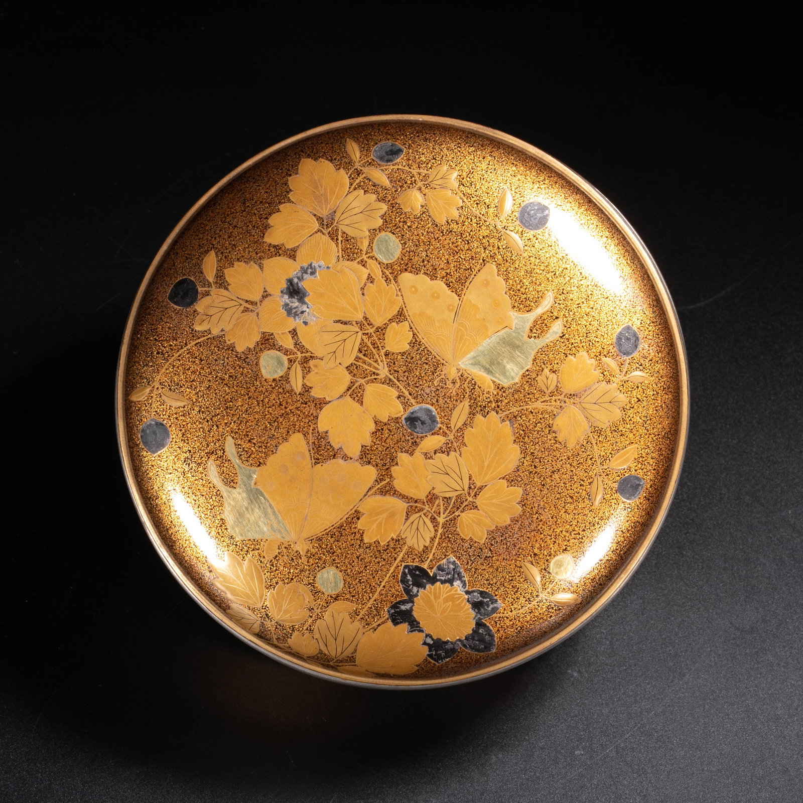 Gold maki-e document box - 3