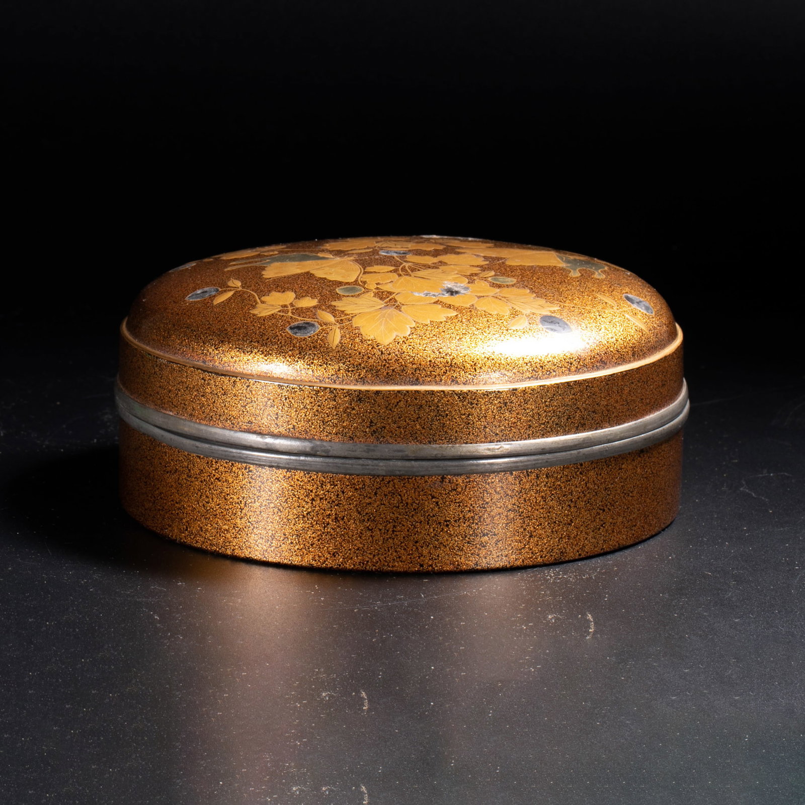 Gold maki-e document box - 7