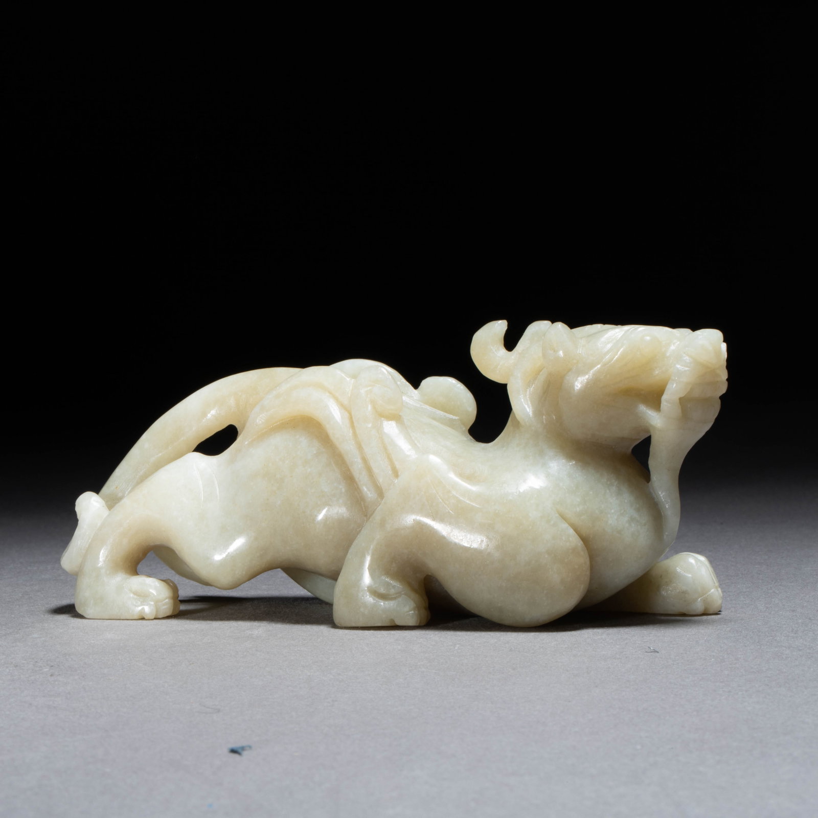 Jade-carved pixiu ornament (1 of 6)