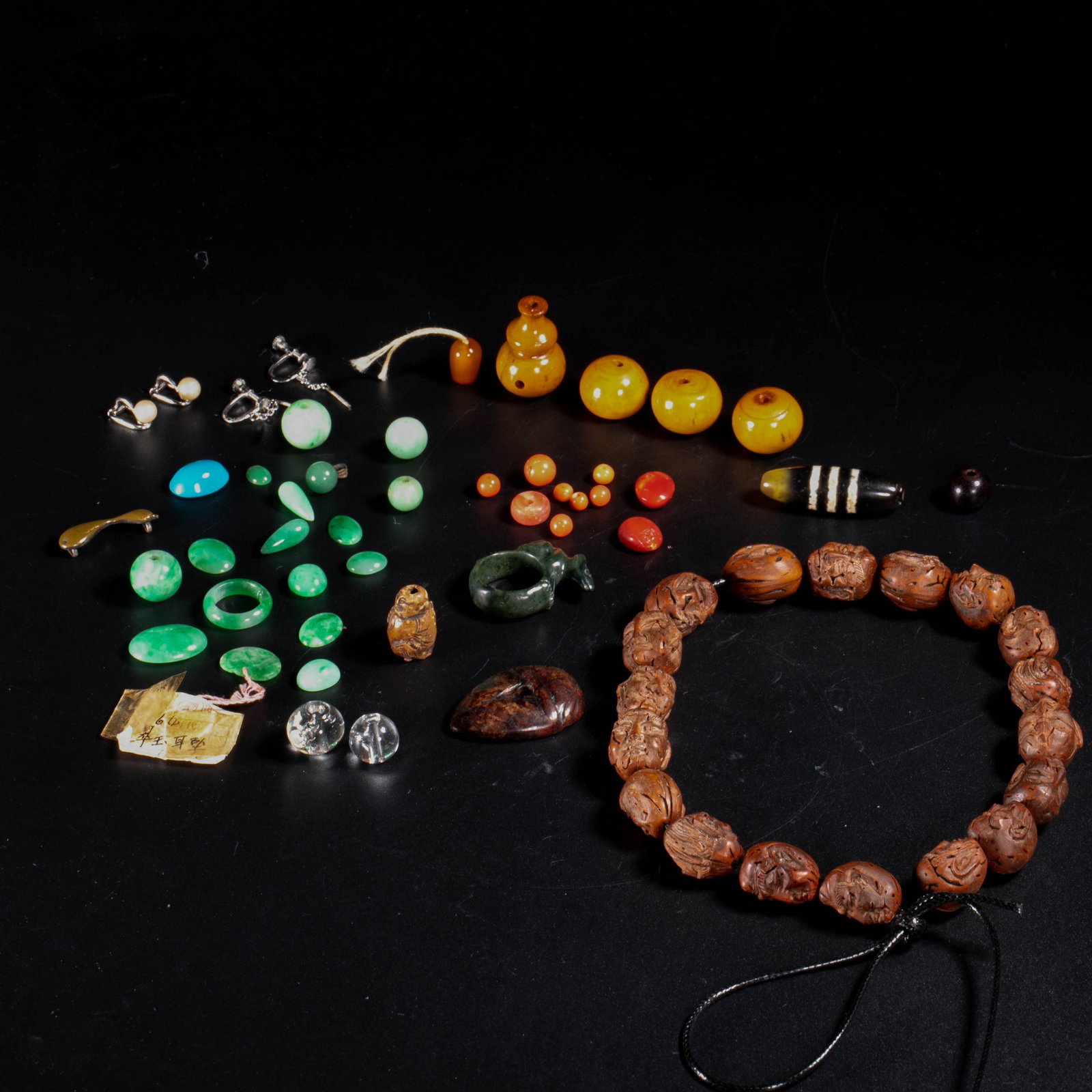 Jade bead necklace, a set: Jade bead necklace, a set