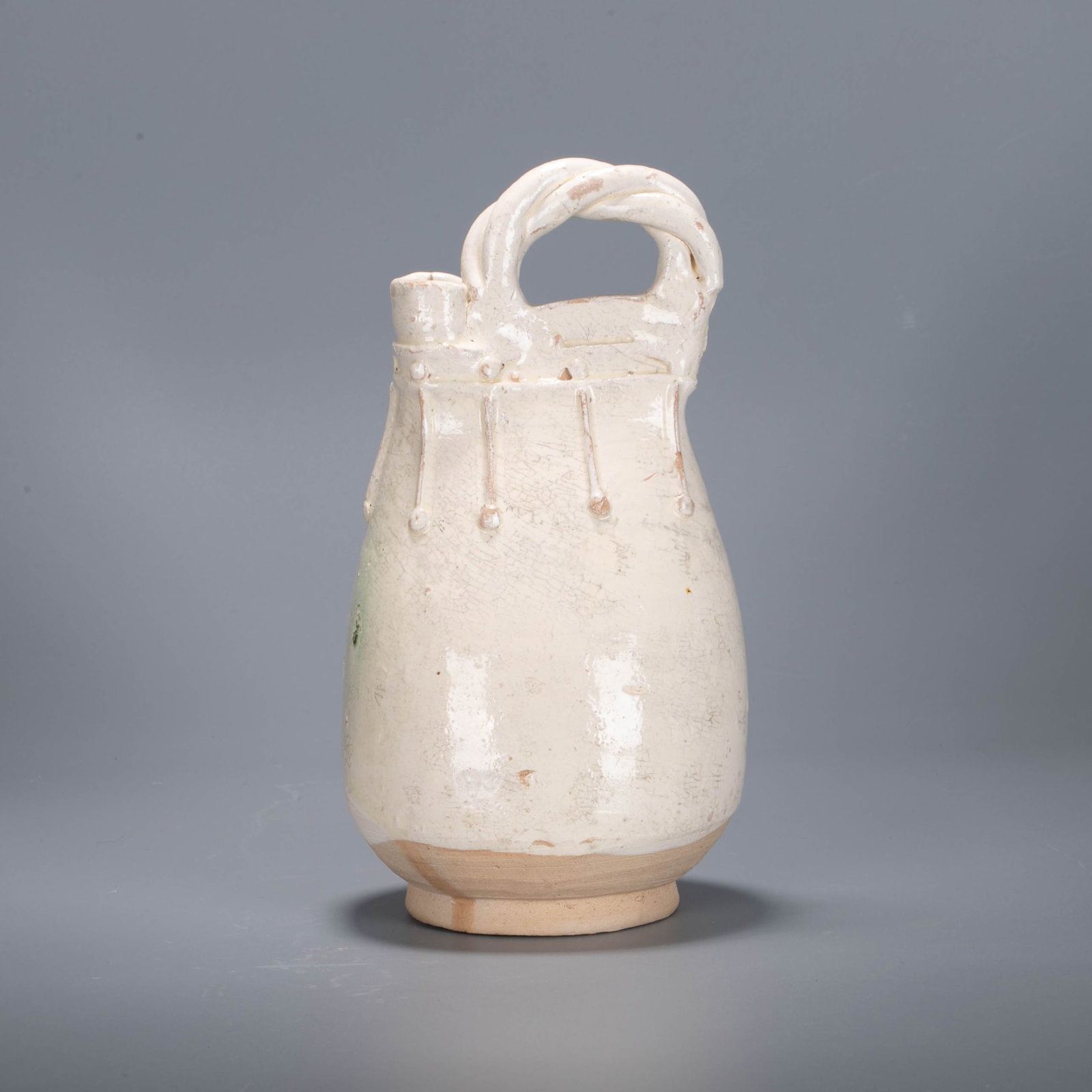 Liao Dynasty white porcelain pilgrim-flask-shaped vessel (1 of 7)