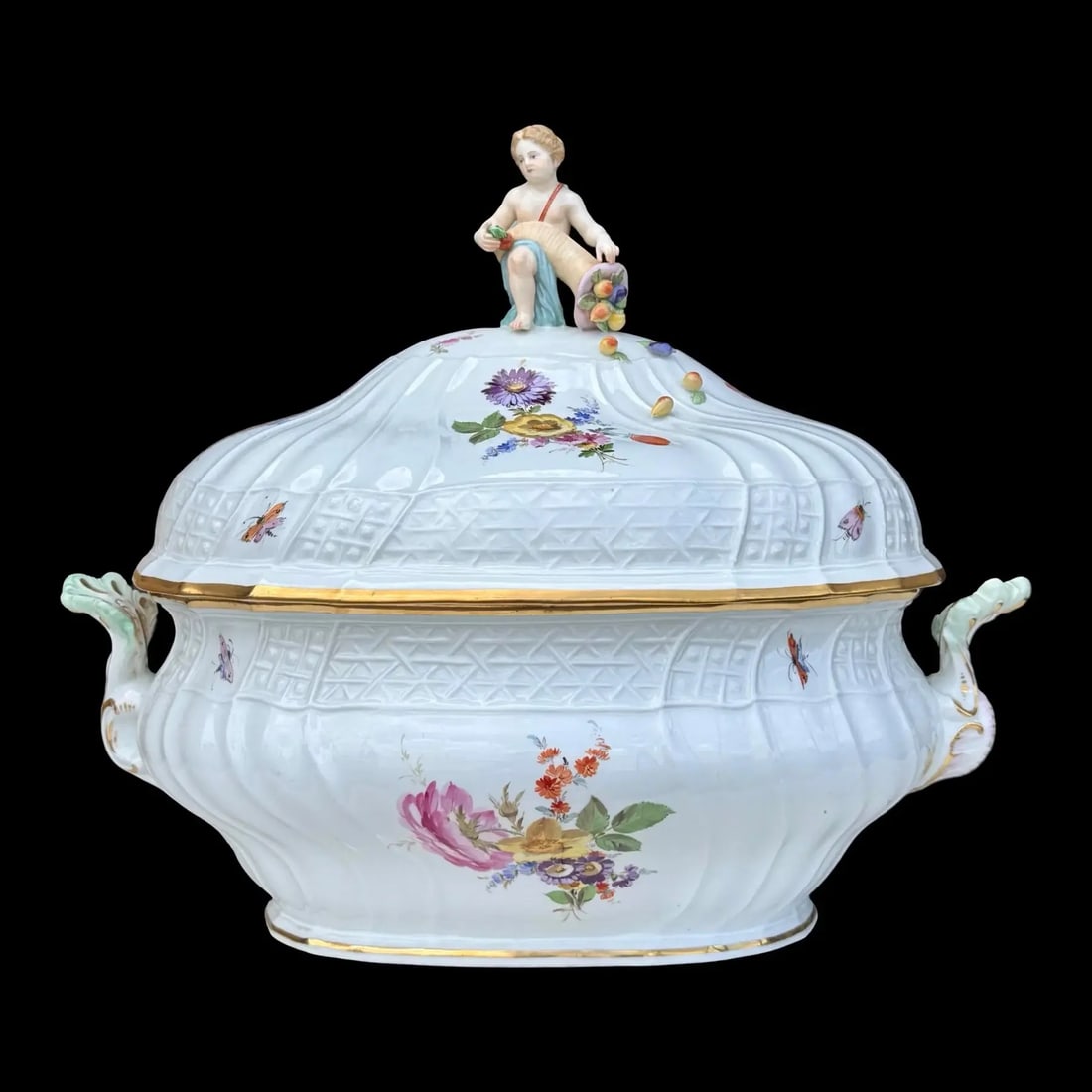 Meissen Porcelain Lidded Tureen: Meissen Porcelain Lidded Tureen Large antique Meissen porcelain lidded soup tureen. Marked on base. Dimensions: 14?W × 9?D × 12?H