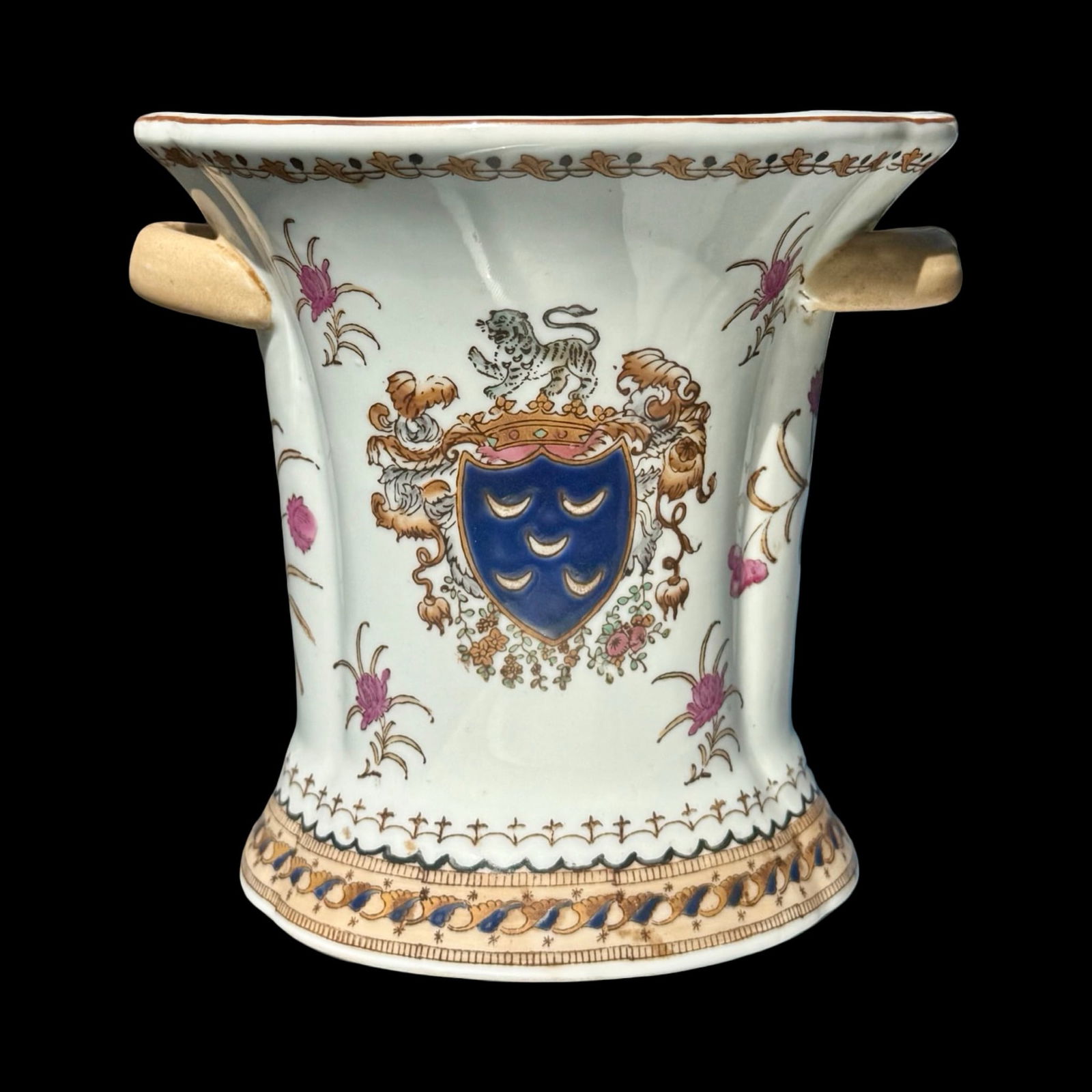 Chinese Export Armorial Cachepot - 3