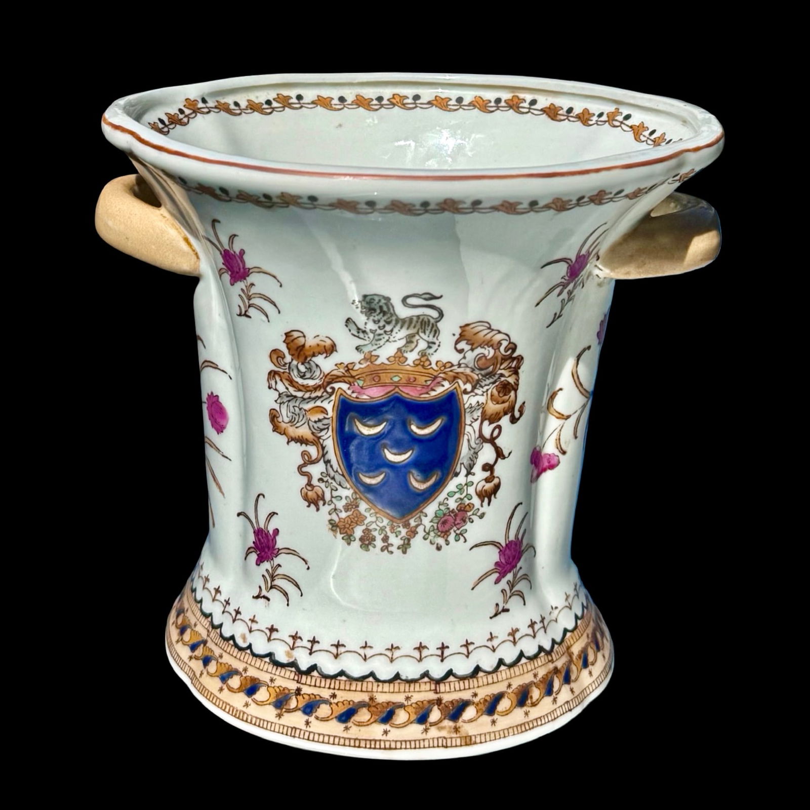 Chinese Export Armorial Cachepot - 4