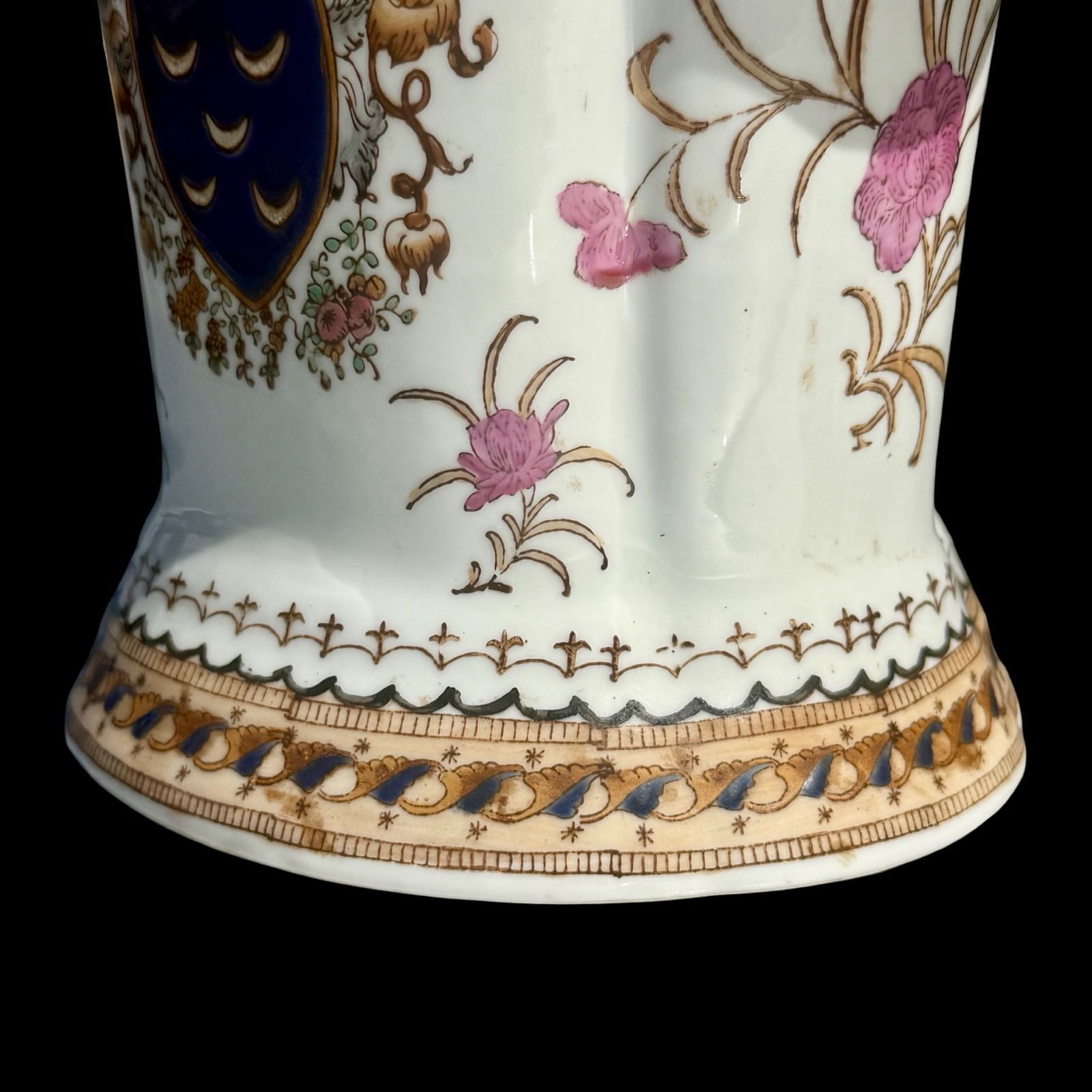 Chinese Export Armorial Cachepot - 7