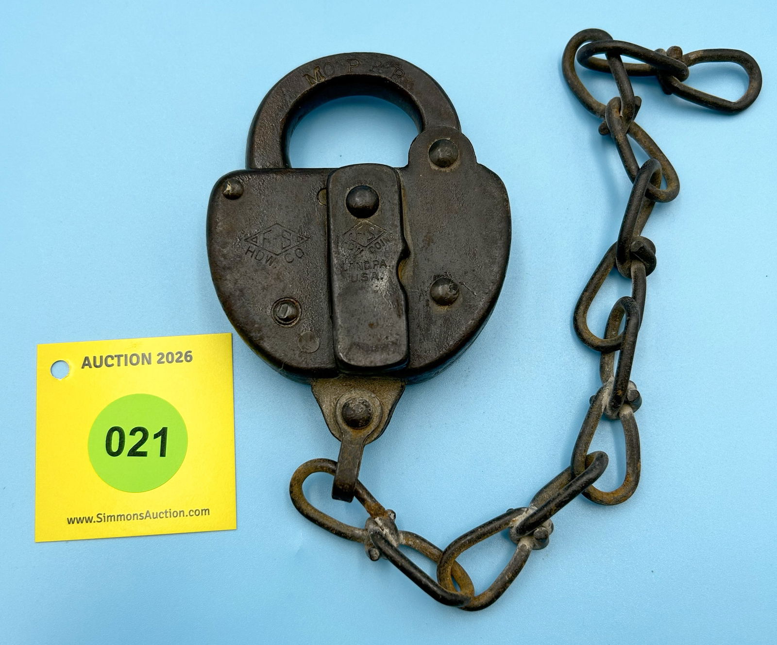 MO P RR F.S. HDW CO. LANCING PEN - SD 928 ALL STEEL LOCK WITH DUST COVER, (NO KEY) PAT.AUG. 31.1915 (1 of 2)