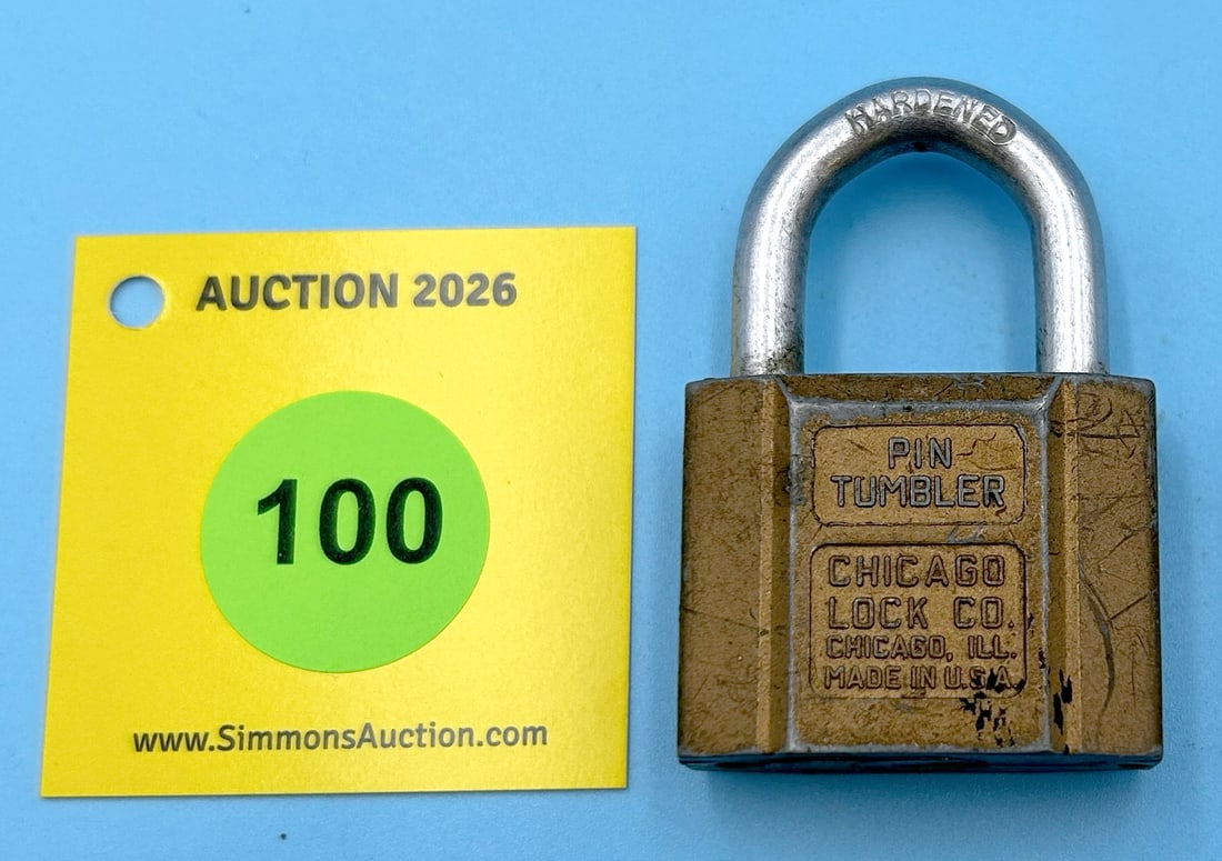 CHICAGO LOCK WITH STEEL SHACKLE PINTBUR CO (NO KEY) (1 of 2)