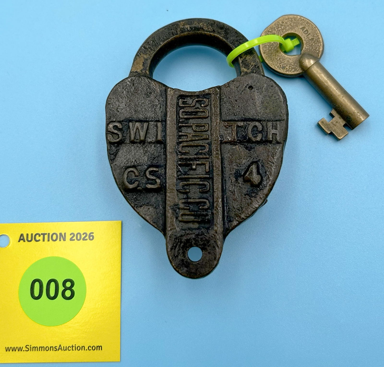 SO PACIFIC CO BRASS RAILROAD CS4 SWITCH LOCK W/ MARKED KEY AND A&W CO. CHICAGO DUST COVER (1 of 2)