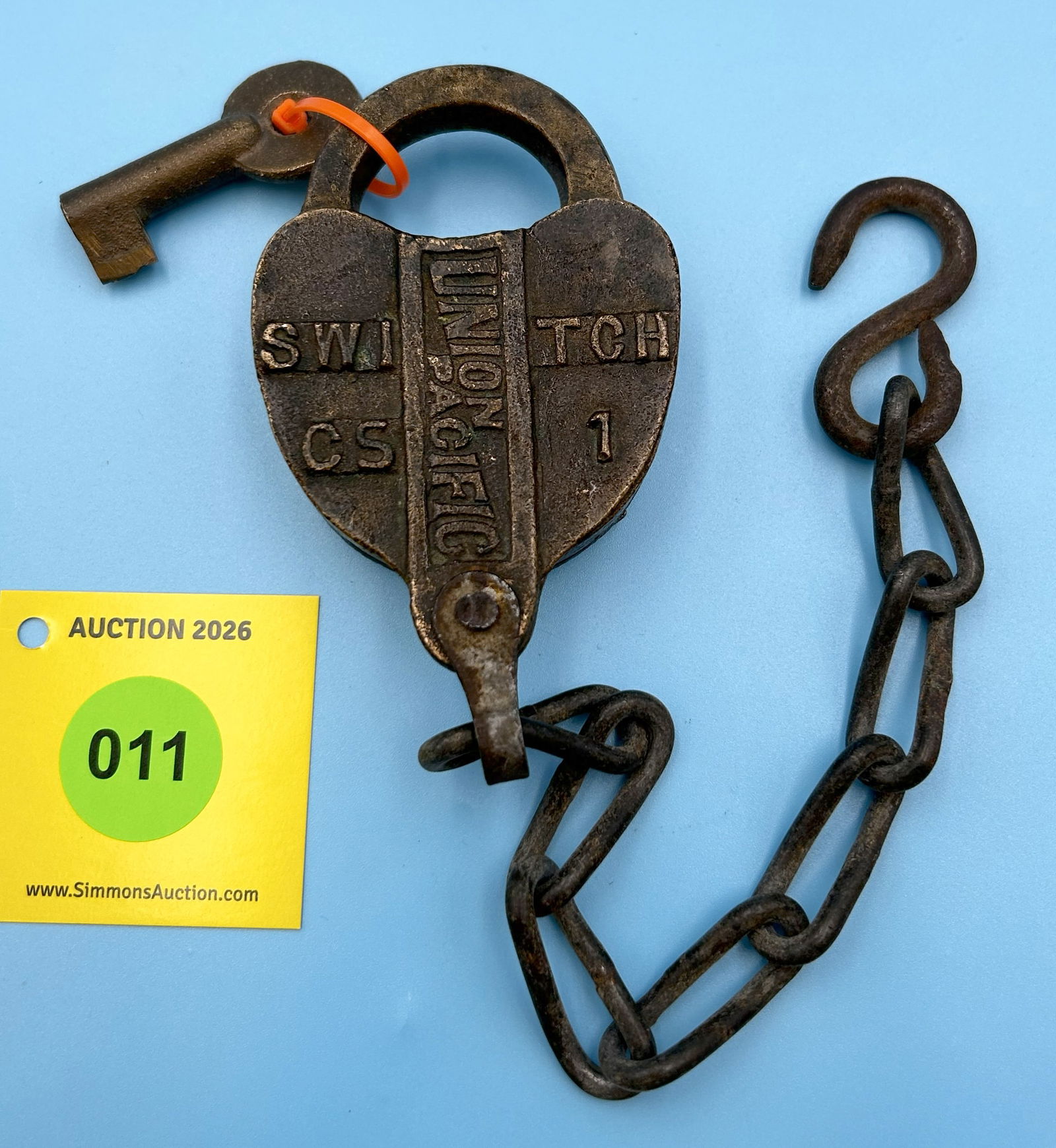 UNION PACIFIC RAILROAD CS-1 ADLAKE A&W BRASS SWITCH LOCK (WITH KEY) AND DUST COVER (1 of 2)