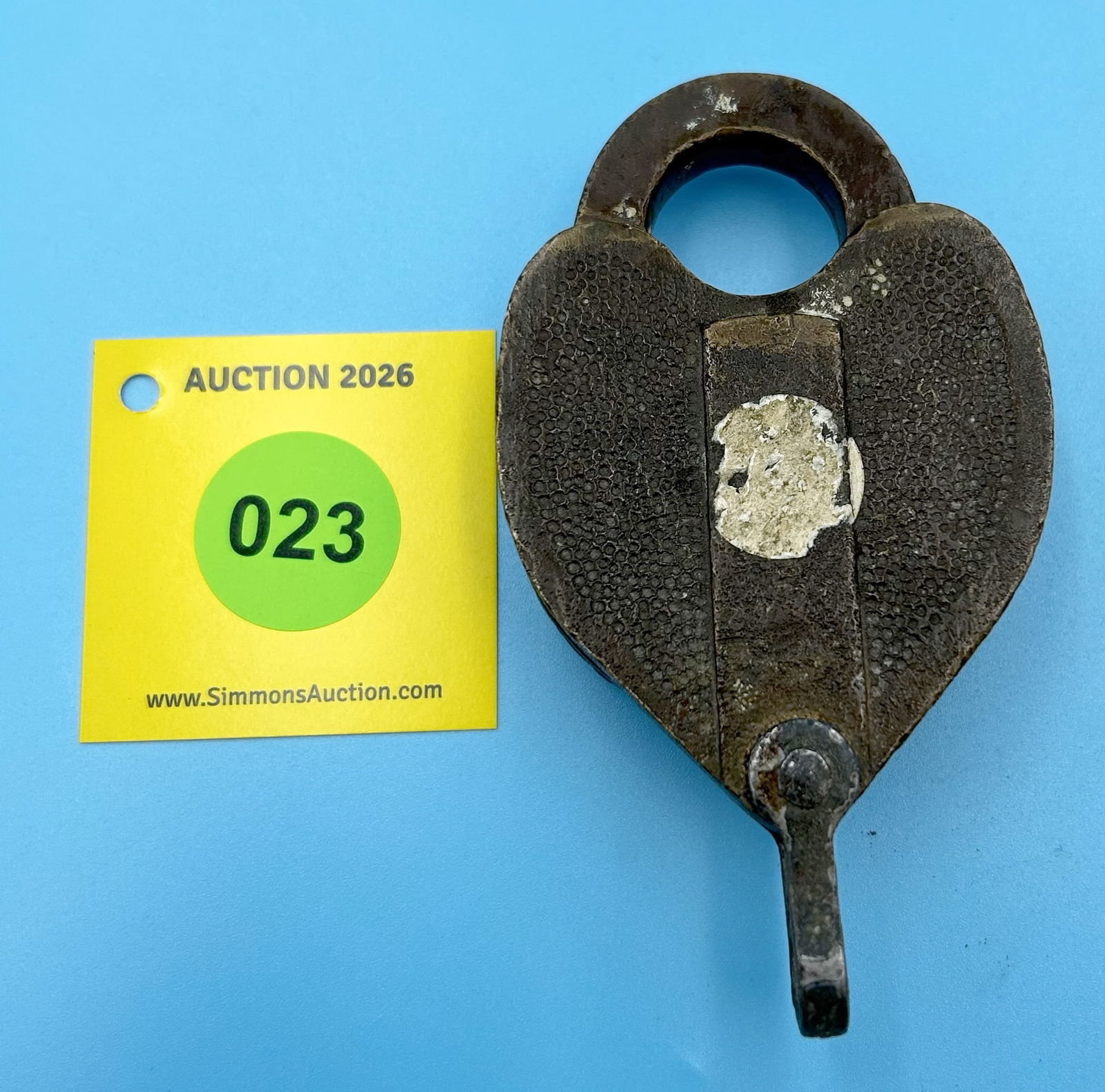 STANDARD OIL COMPANY DIV B ALL BRASS LOCK WITH DUST COVER (NO KEY) - 2