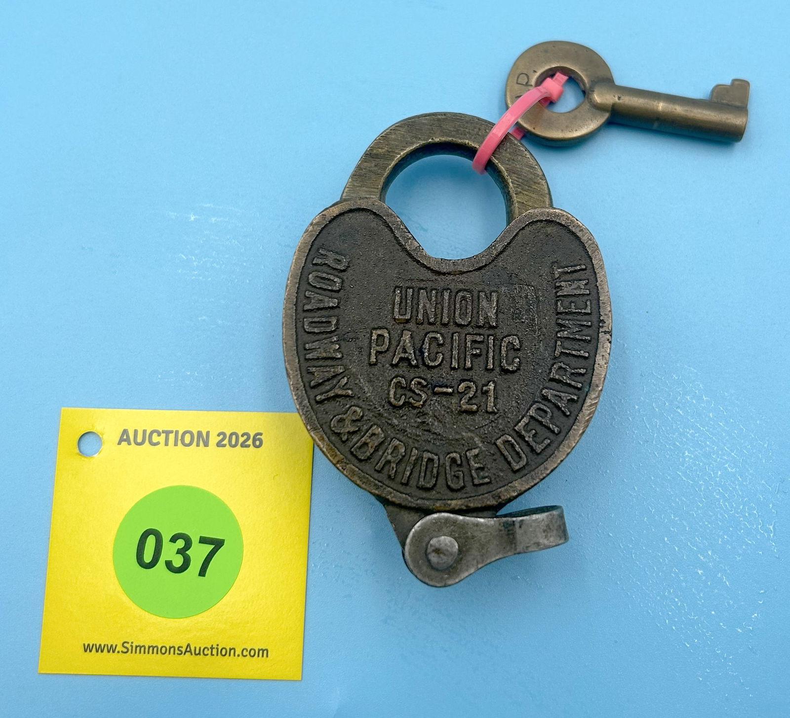 UNION PACIFIC ROADWAY & BRIDGE DEPT CS-21 ADLAKE W/MARKED KEY AND DUST COVER ALL BRASS (1 of 2)