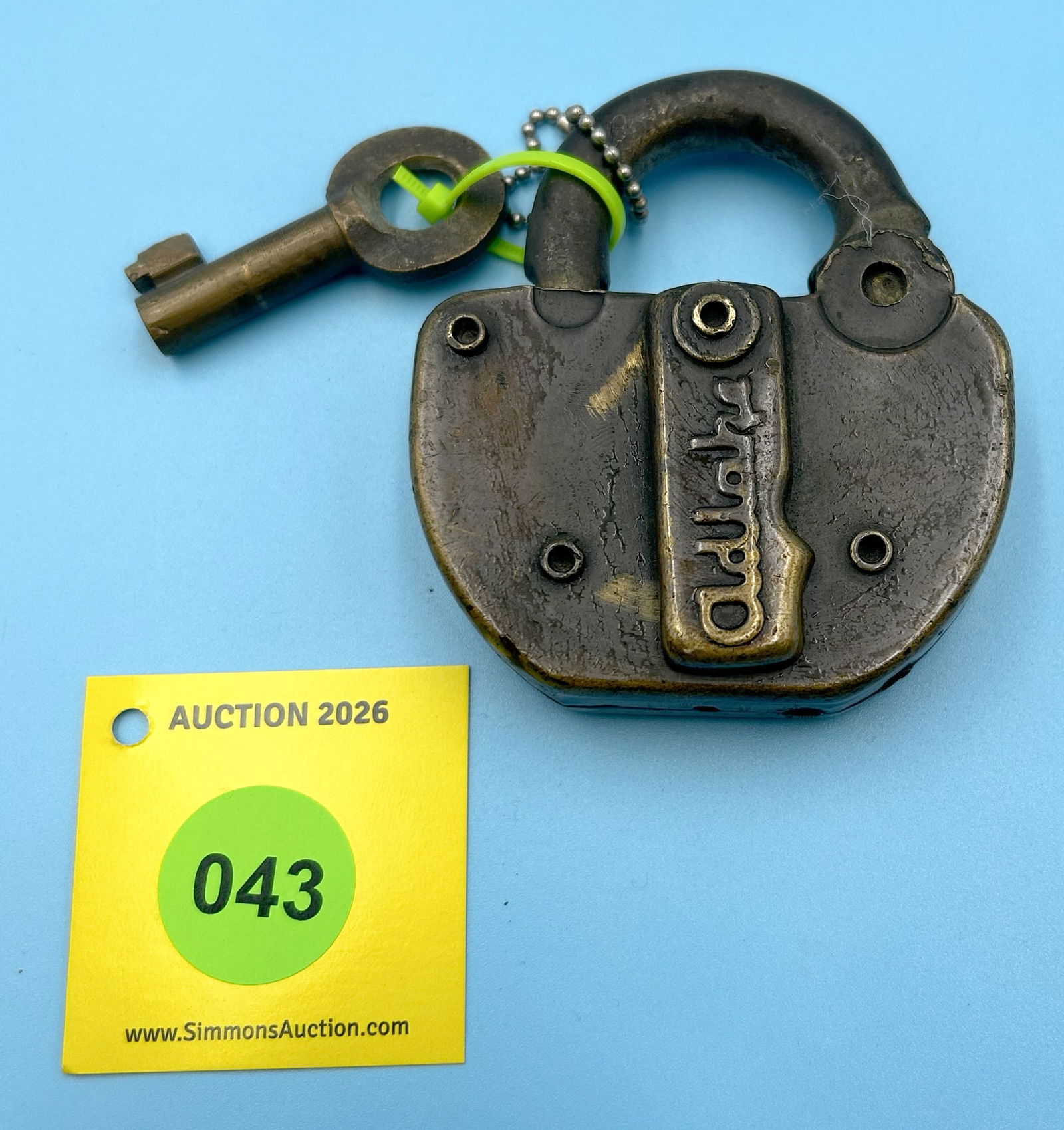 UNION PACIFIC RAILROAD (UPRR), ADLAKE NO 1 SWITCH ALL BRASS LOCK (WITH KEY) AND DUST COVER PAT# 2...: UNION PACIFIC RAILROAD (UPRR), ADLAKE NO 1 SWITCH ALL BRASS LOCK (WITH KEY) AND DUST COVER PAT# 2040482