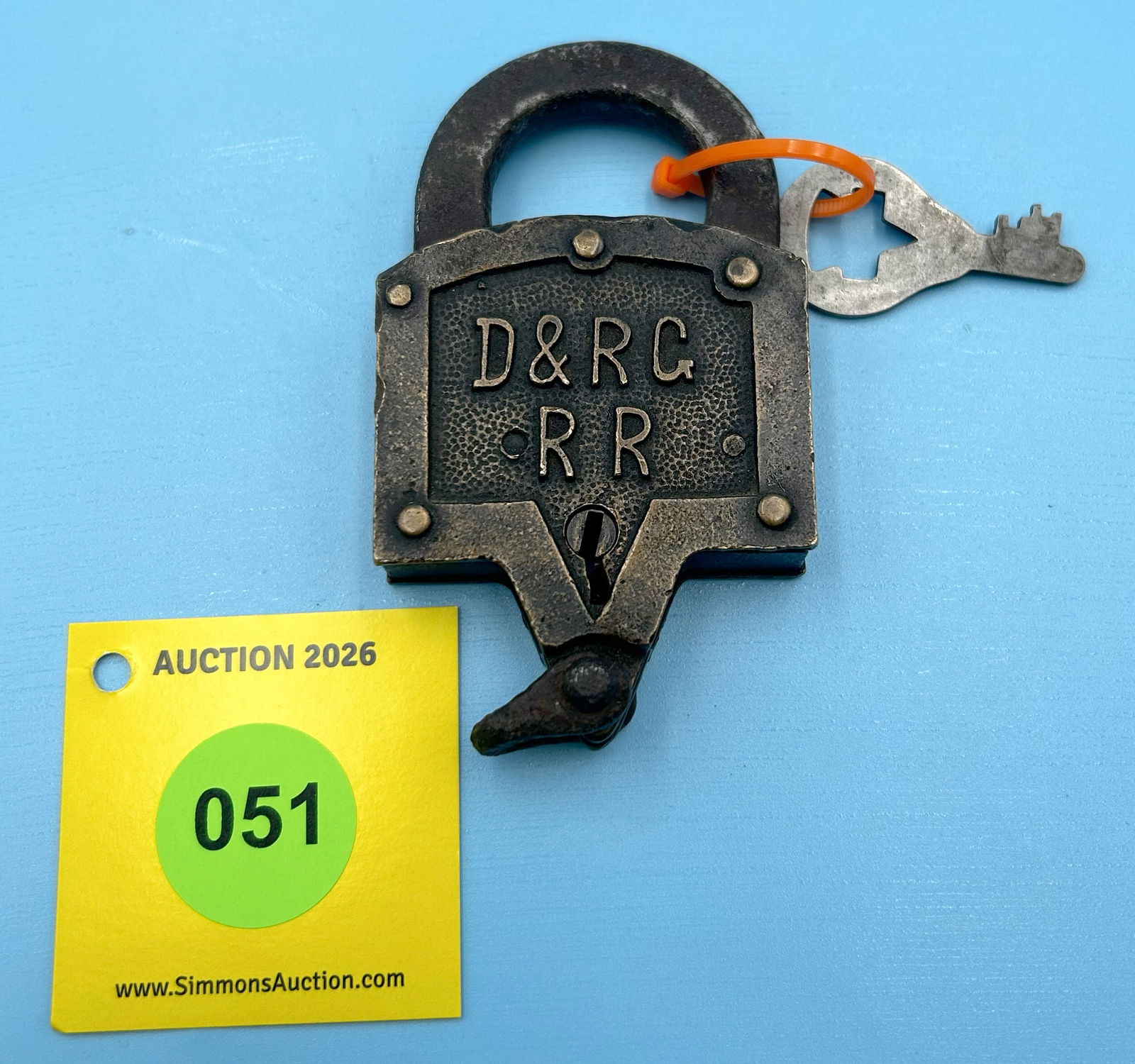DENVER & RIO GRAND WESTERN RAILROAD (D&RGW) BRASS BODY WITH STEEL SHACKLE (WITH KEEN KUTTER LOGO ...: DENVER & RIO GRAND WESTERN RAILROAD (D&RGW) BRASS BODY WITH STEEL SHACKLE (WITH KEEN KUTTER LOGO KEY)