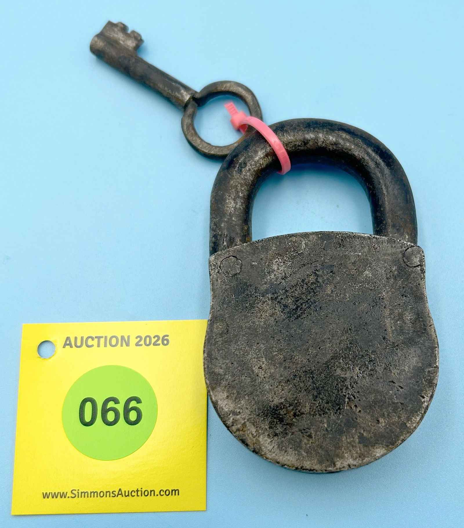 RUSSIAN HAMMER & SICKLE PADLOCK, ARTEL METALIST, PAVLOVO, HAMMER AND SICKLE LOCK STYLE (WITH KEY) - 2