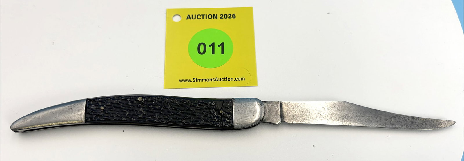 Commander - Synthetic Handled Lg., Toothpick, full blade, cracks on both front pins, has been used (1 of 5)