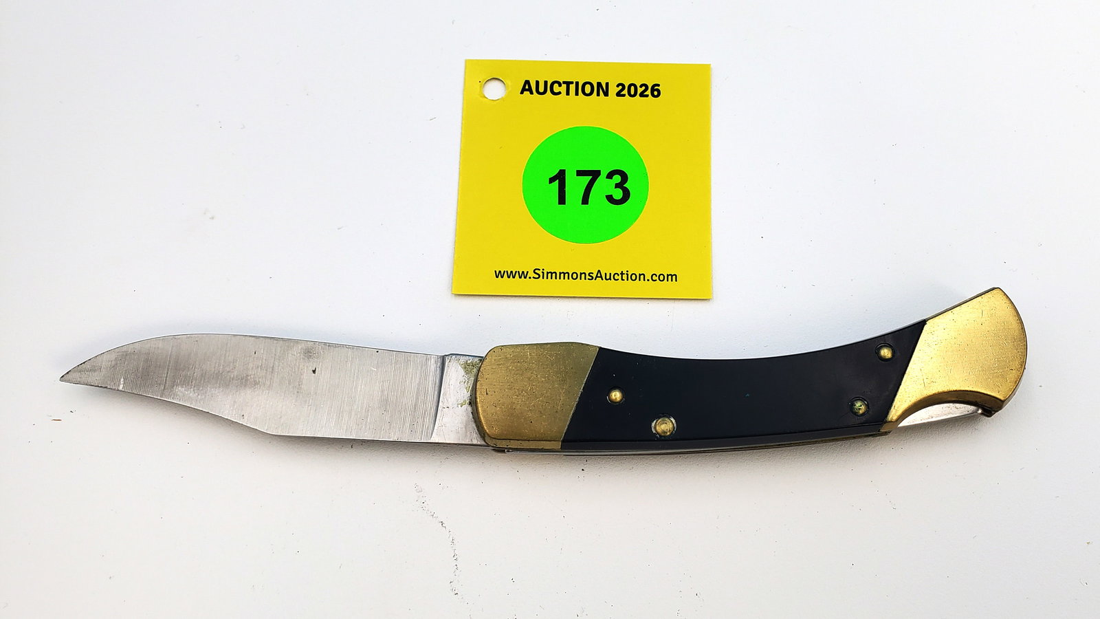 Coyote USA - White Farm Equipment synthetic lock back, unused and unsharpened, tractor etch, has ... (1 of 4)