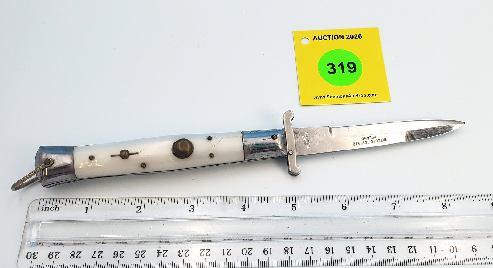 Switchblade Rizzuto Estileto Milanoblade does not lock shut (1 of 3)