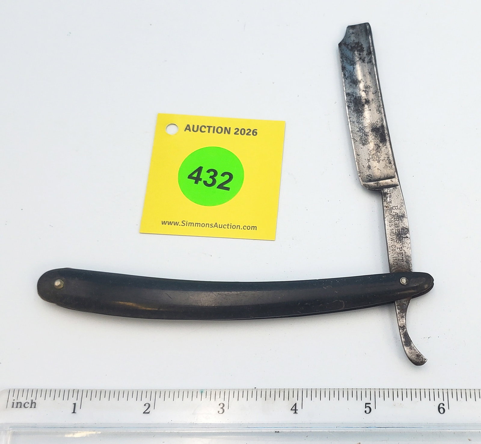 Simmons Hardware Barbers pet chip out of blade (1 of 4)