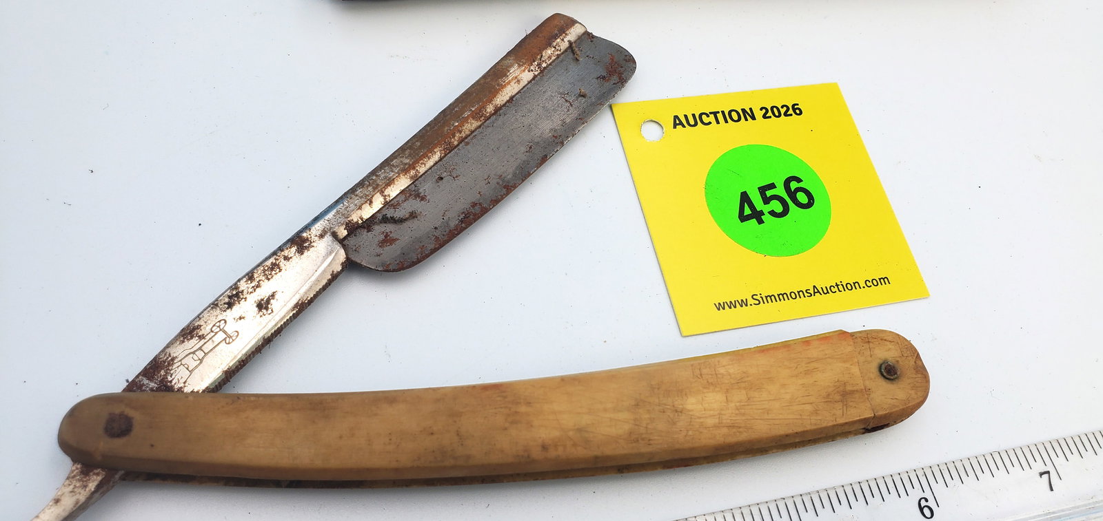 unreadable Razor, busted handle, wrong box - 2