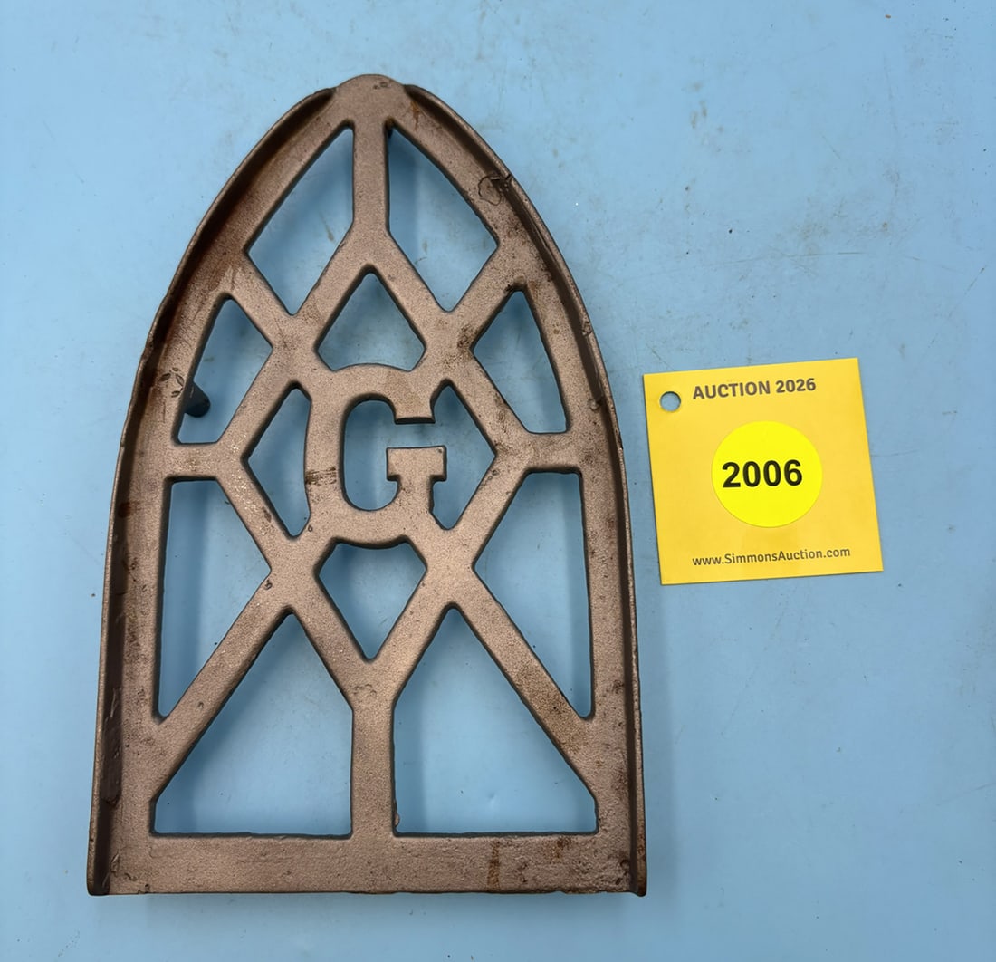 Smart Brockville 7 1/2'' x 4 5/8'' w/ five feet and shallow top rails trivet: Smart Brockville 7 1/2'' x 4 5/8'' w/ five feet and shallow top rails trivet