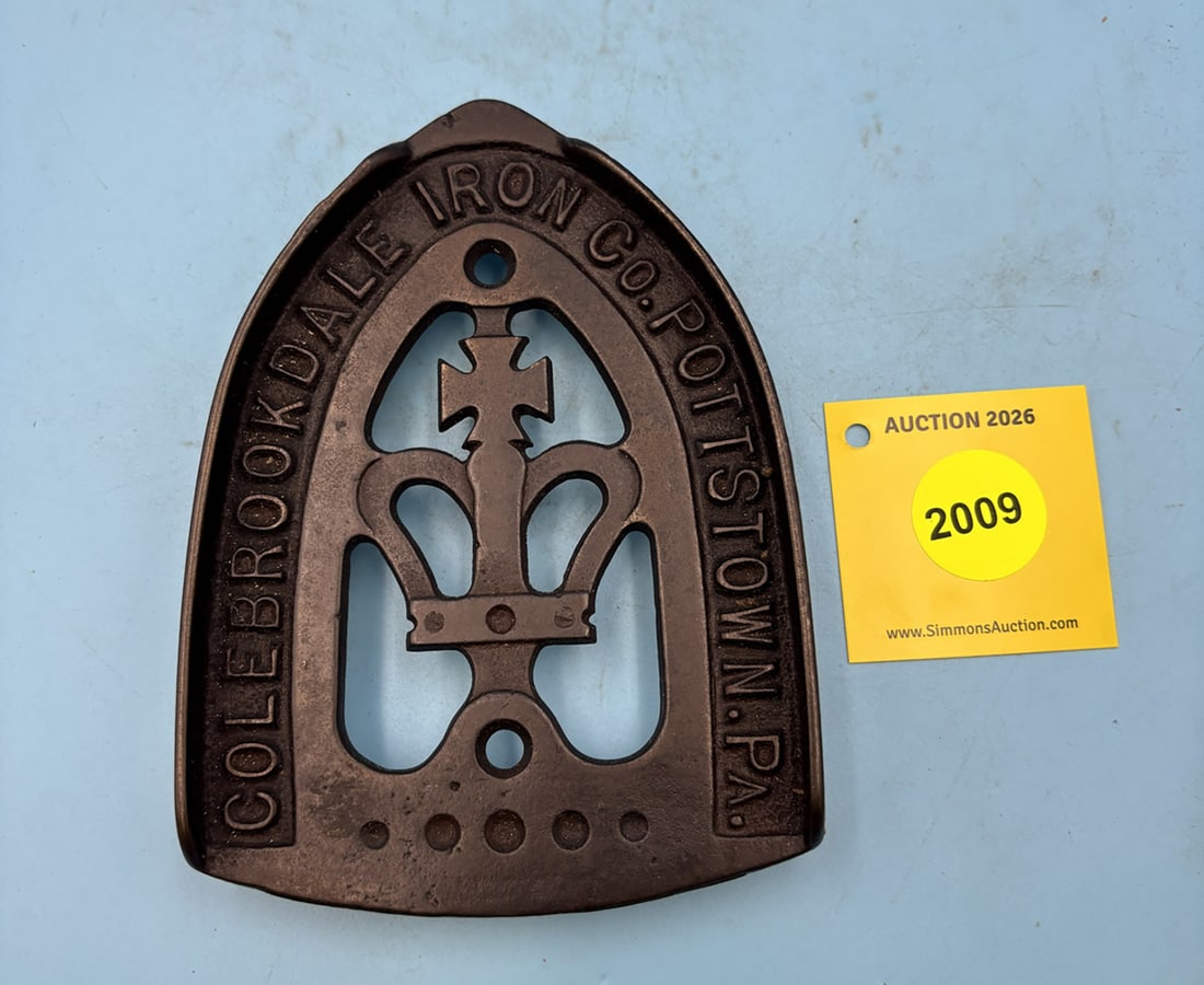 Colebrookdale 6'' x 4 1/2'' w/ three feet trivet. Shallow side rails "Colebookdale Iron Co. Potts... (1 of 2)