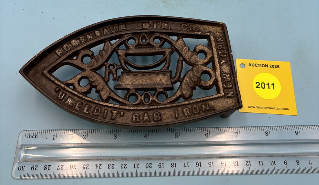 Rosenbaum "Uneedit" 7'' x 4'' w/ three legs trivet. Reads "Rosenbaunm M'F'G. Co. "Uneedit" Gas Ir... (1 of 2)