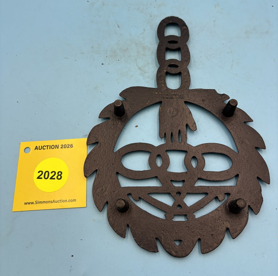 Wilton Odd Fellows or Heart in Hand 8'' x 5 3/8'' w/ four feet trivet. - 2