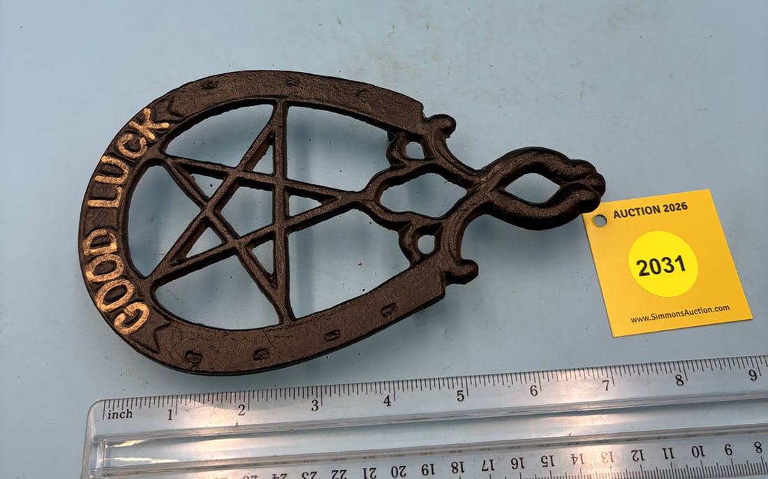 Horseshoe Good Luck 7 7/8'' x 4 5/8'' w/ three feet trivet. Good Luck is accented with gold paint (1 of 2)