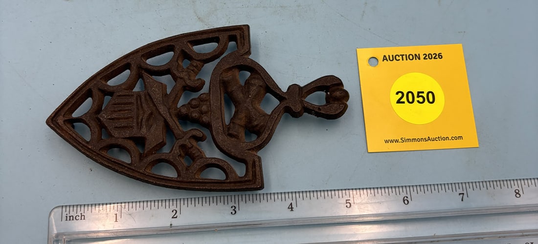 Wilton Mini Military 5 1/4'' x 3'' w/ three feet trivet. On reverse marked with Wilton (1 of 2)