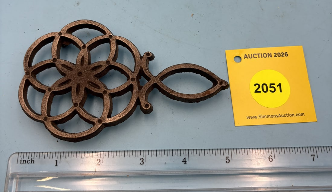Unmarked Mini Rings 5'' x 3'' w/ three feet trivet. (1 of 2)