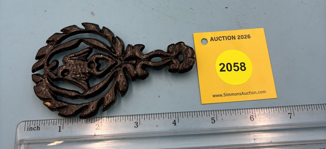 Unsigned Mini Eagle 4 1/2'' x 2 1/2'' w/ three feet trivet. On reverse marked with Japan (1 of 2)