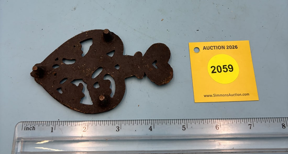 Unsigned Mini Distelfink 4 1/2'' x 3'' w/ three feet trivet. - 2