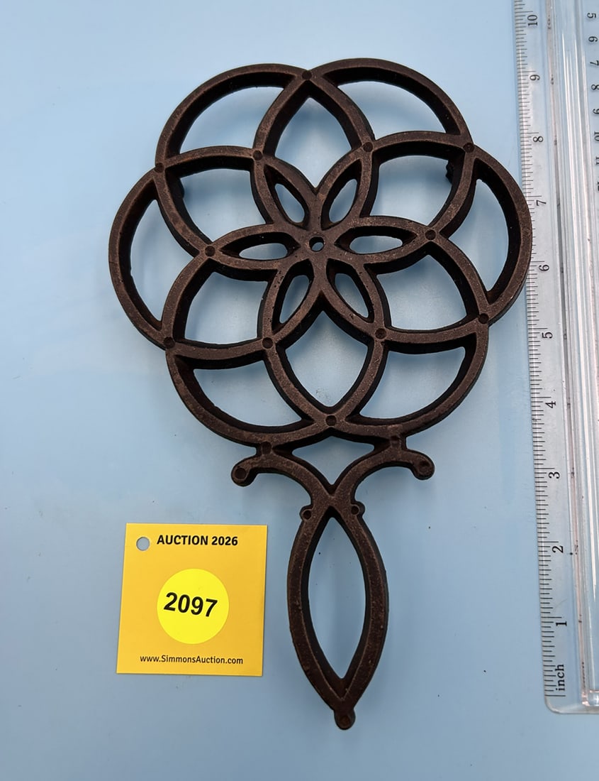Wilton Rings 9'' x 6'' w/ three feet trivet. On reverse marked with Wilton (1 of 2)
