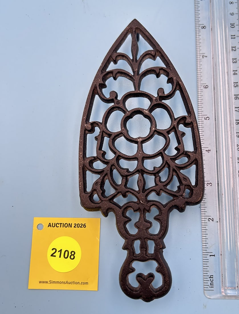 Unmarked Lacy 8'' x 3 1/2'' w/ three feet trivet.: Unmarked Lacy 8'' x 3 1/2'' w/ three feet trivet.