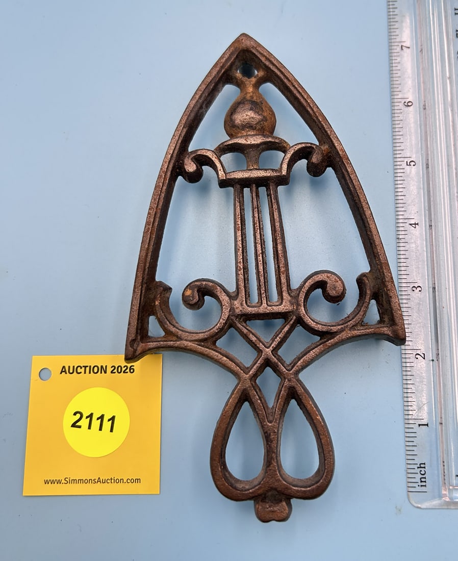 Unmarke Pineapple & Bars 7'' x 4 1/4'' w/ three feet trivet. Slight accent on pineapple of gold p... (1 of 2)