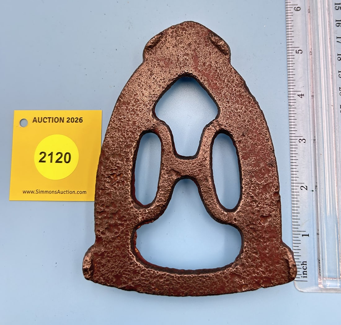 Howell Wapak 5 1/2'' x 4'' w/ three feet trivet. Shallow side iron guide rails, on reverse marked...: Howell Wapak 5 1/2'' x 4'' w/ three feet trivet. Shallow side iron guide rails, on reverse marked with WAPAK