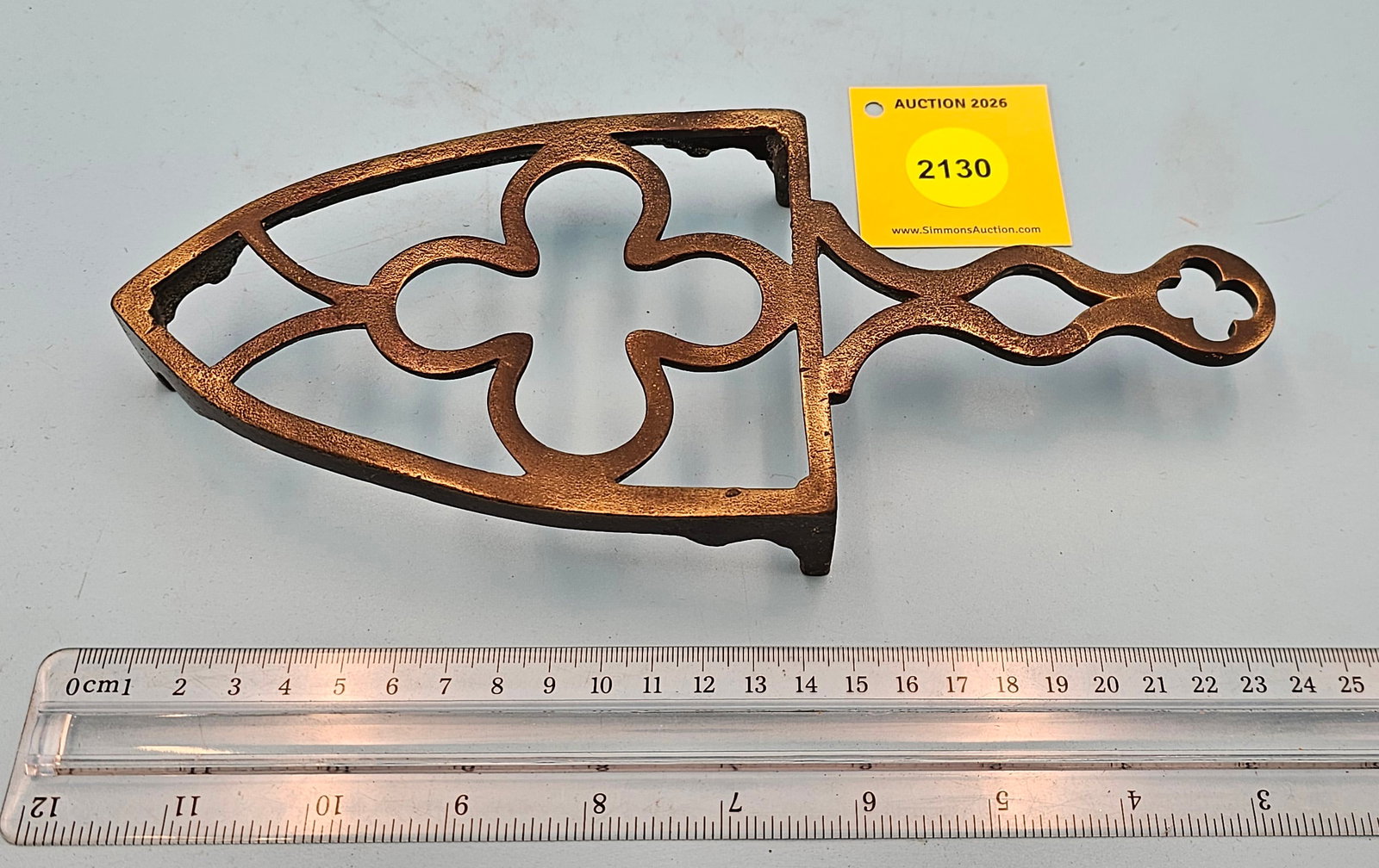 Unmarked Brass clover 9 1/2'' x 4'' w/ three trivet. (1 of 2)