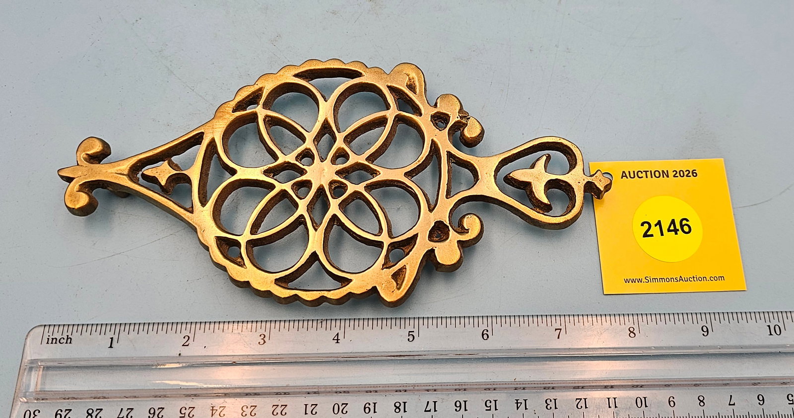 Brass trivet w/short handle 7 3/4 x 3 5/8 x 9/16" (1 of 2)