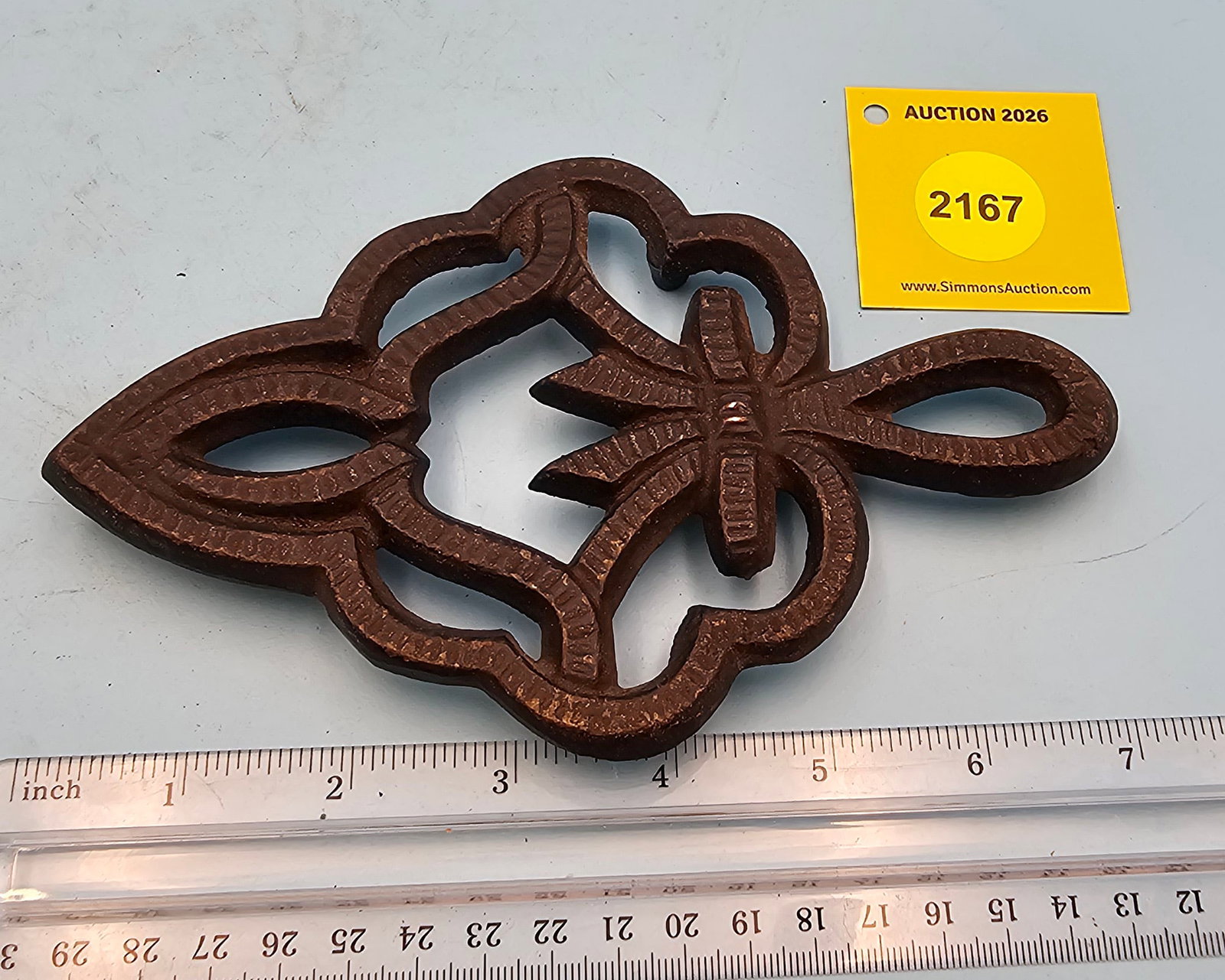 Cast iron trivet, 7 x 4 1/4 x 5/8": Cast iron trivet, 7 x 4 1/4 x 5/8"