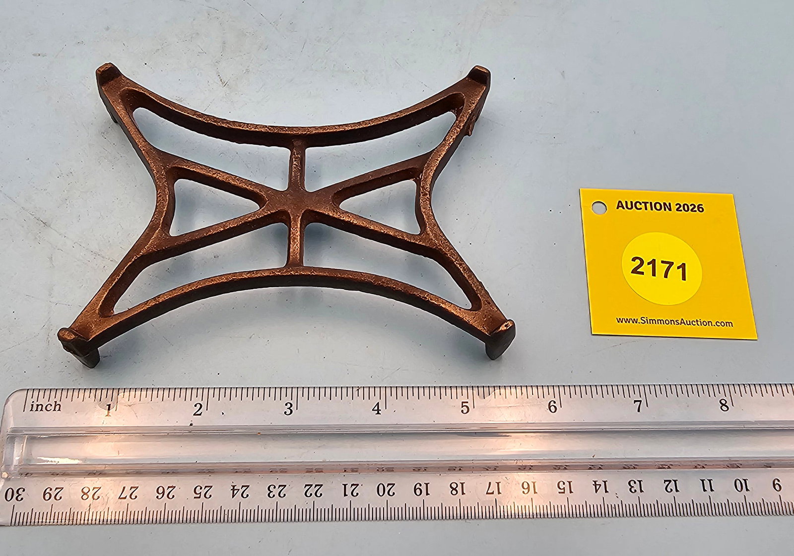 Iron trivet, 5 x 3 5/8 x 1": Iron trivet, 5 x 3 5/8 x 1"