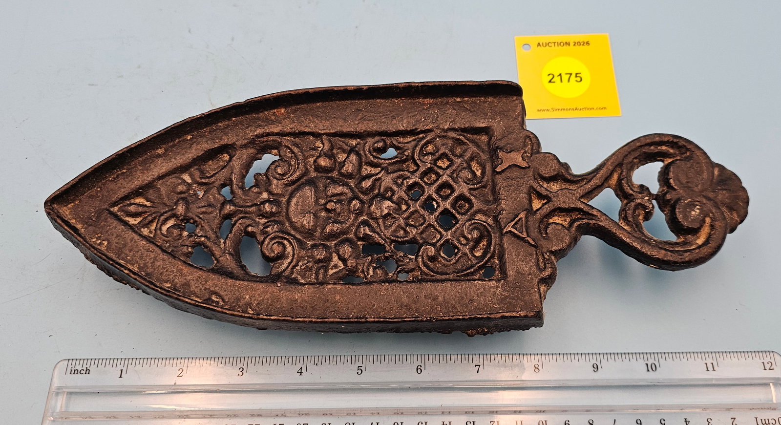 Spade iron trivet, 11 3/4 x 4 1/4 x 1" (1 of 2)