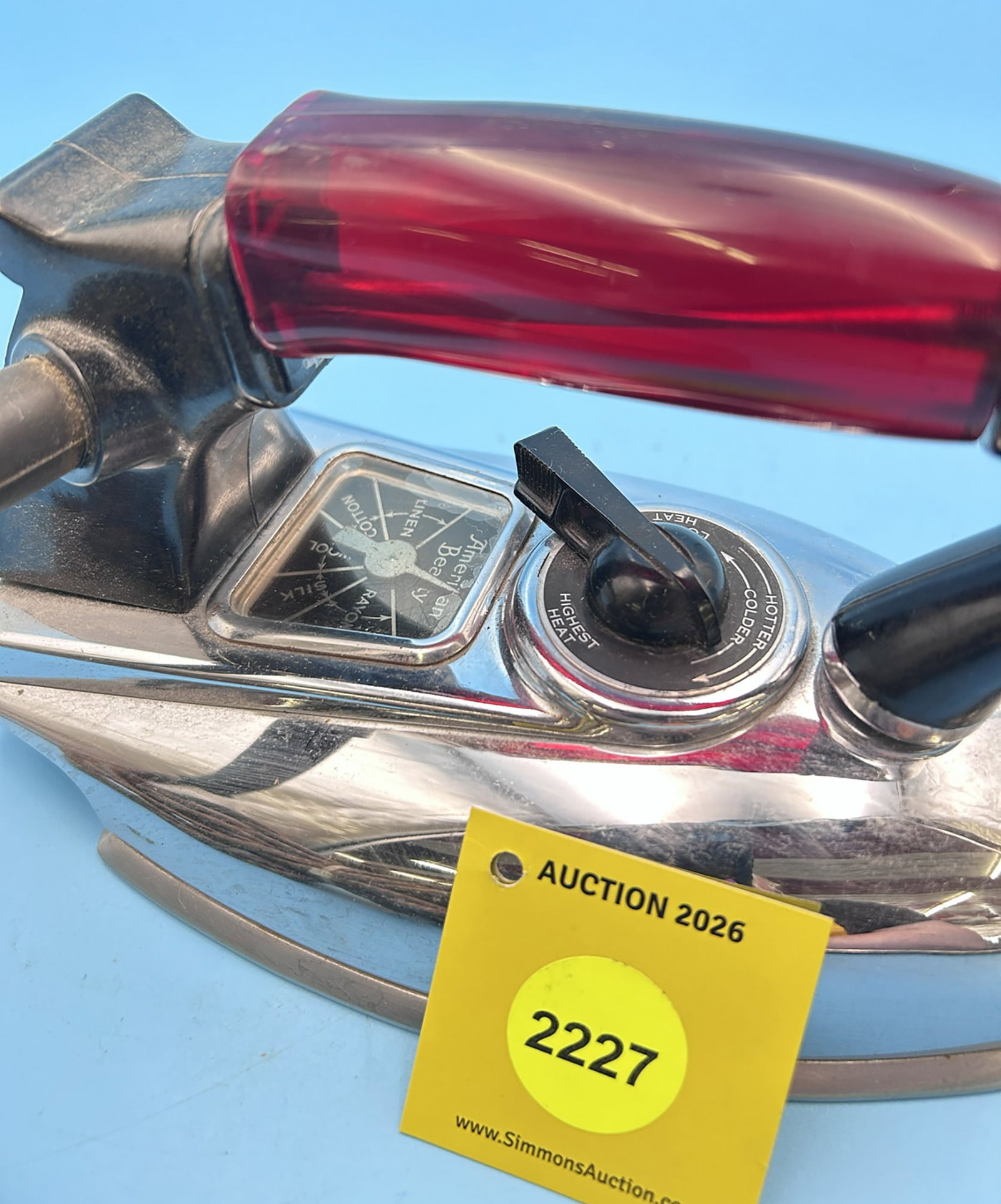 American Beauty, AM. Elect. Heater Co, Detroit, clear red handle grip, heat indicator, about 1950 L - 2